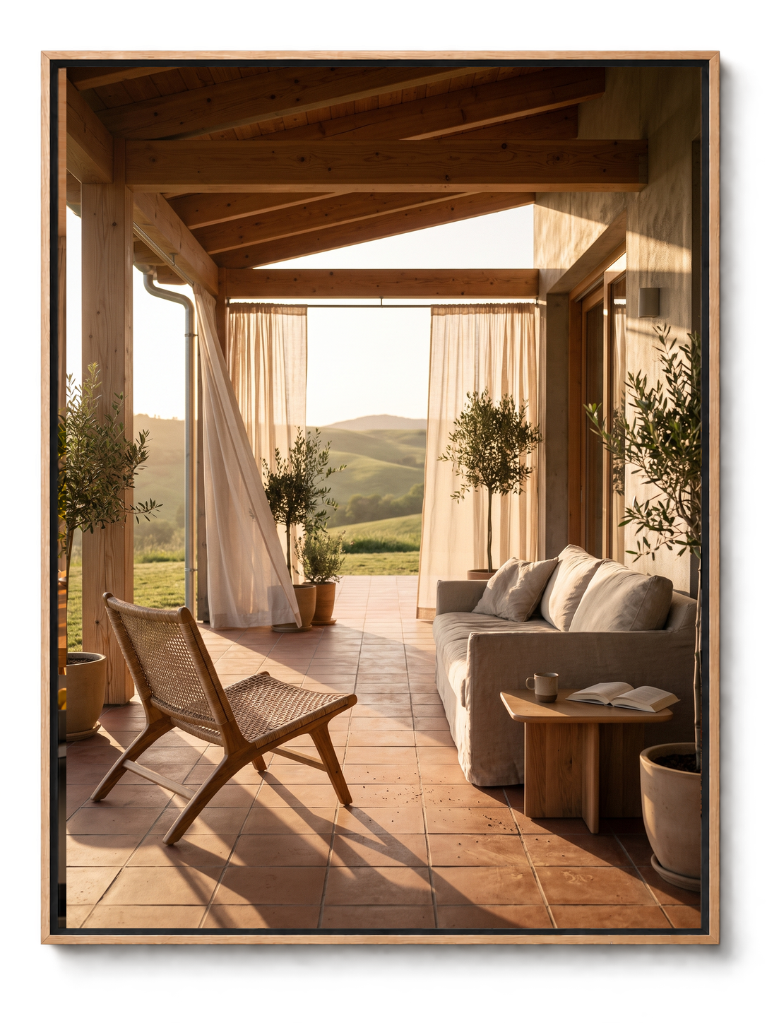 Terraza cubierta con living exterior al atardecer